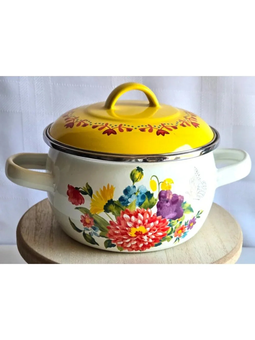 The Pioneer Woman Breezy Blossom Enamel 1 QT Mini Dutch Oven White and Yellow